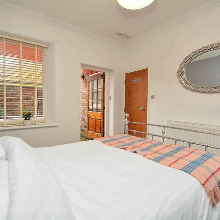 The Location- 1 Free Private Parking Space - 60 Second Walk 2 Minster! York Exteriör bild