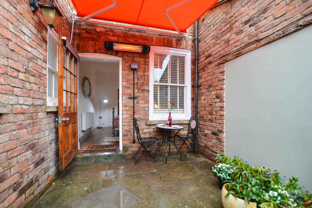The Location- 1 Free Private Parking Space - 60 Second Walk 2 Minster! York Exteriör bild