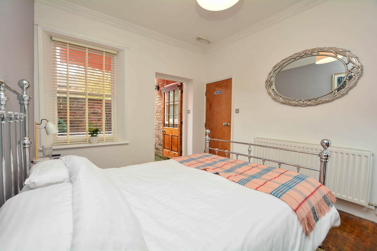 The Location- 1 Free Private Parking Space - 60 Second Walk 2 Minster! York Exteriör bild