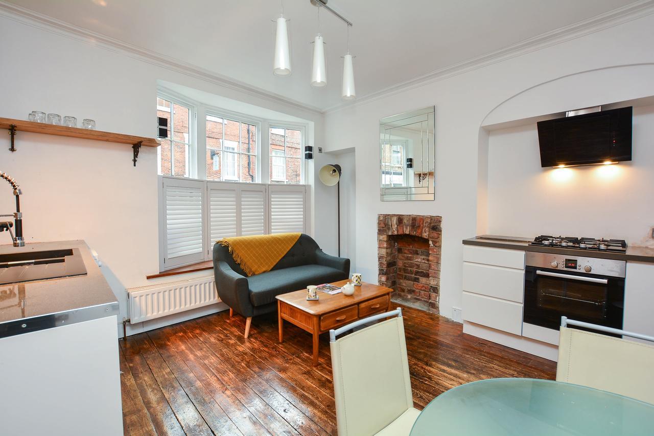 The Location- 1 Free Private Parking Space - 60 Second Walk 2 Minster! York Exteriör bild